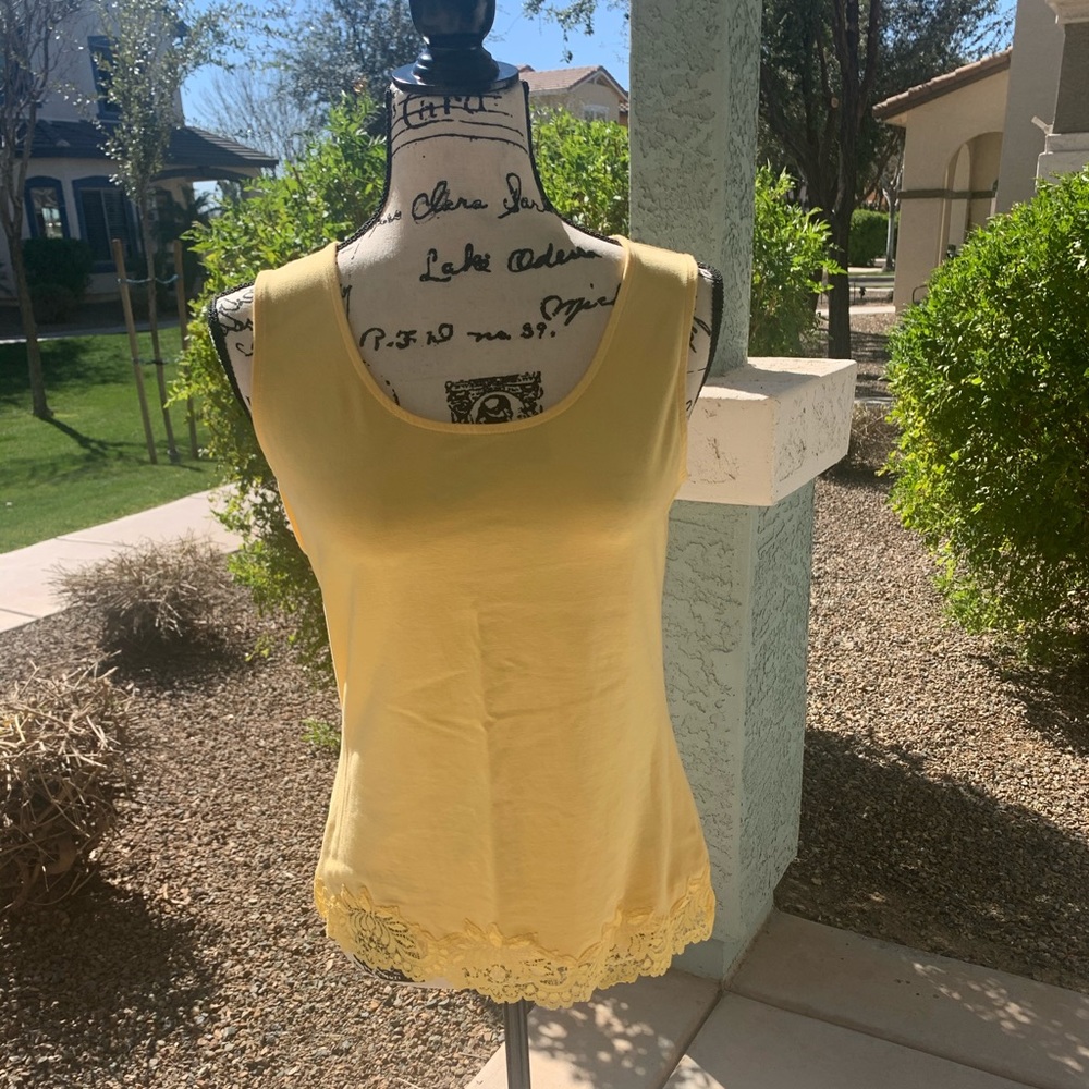 Coldwater Creek basic tank w/ lace hem trim . Buttery yellow . NWOT Small